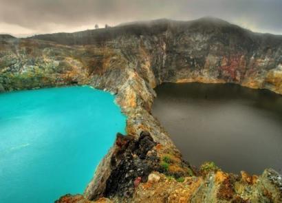 Farebné jazerá sopky Kelimutu Indonézia jazero sĺz a smrti