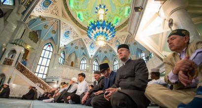 Kim jest Kul Sharif?  Kul Sharif: uruchom ponownie.  Zhańbiony imam meczetu religijnego został zastąpiony w Al-Marjani. Opis i architektura meczetu