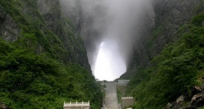 Tianmenshan parkas ir Tianmenio urvas – Kinijos „dangaus vartai“.