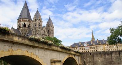 Città di Metz in Francia.  Apri il menu a sinistra metz.  Prova qualcosa con la prugna Mirabelle