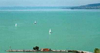 Unde este situat lacul Balaton?